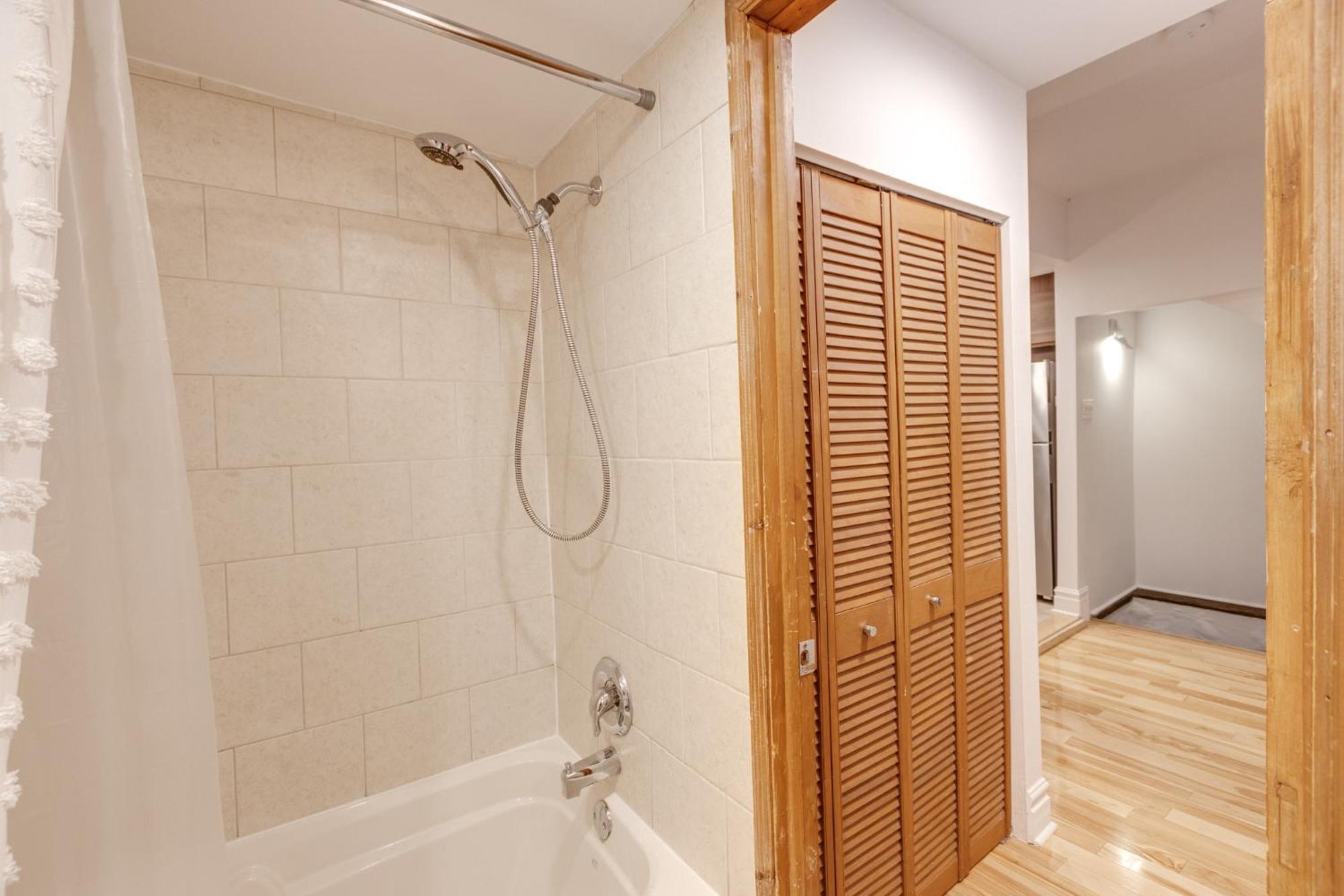 Apartement Saint Andre Montreal Luaran gambar